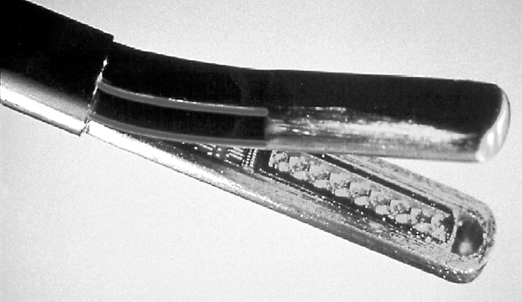 Endoscopic forceps that provide tactile information